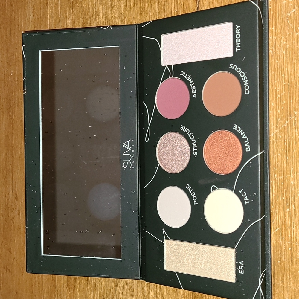 SUVA Beauty Protégé  eyeshadow Palette